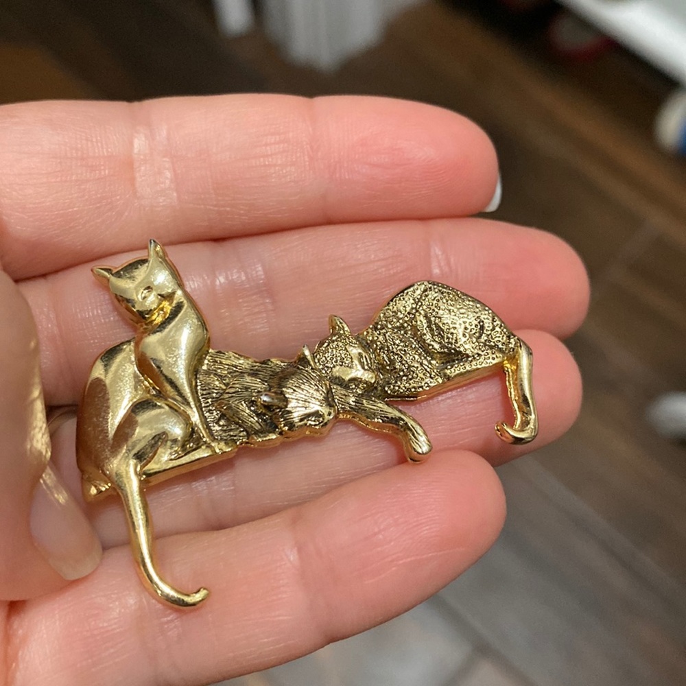 Vintage MFA Museum of Fine Arts Cat Egyptian Gold Tone Brooch